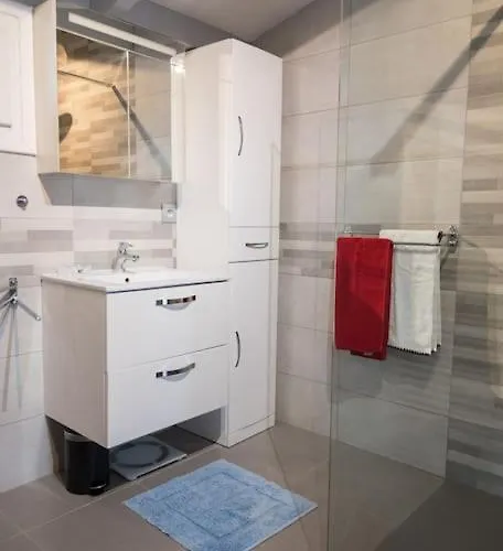 Jolie Maison Au Calme - 300m De La - Terrasse - Barbecue